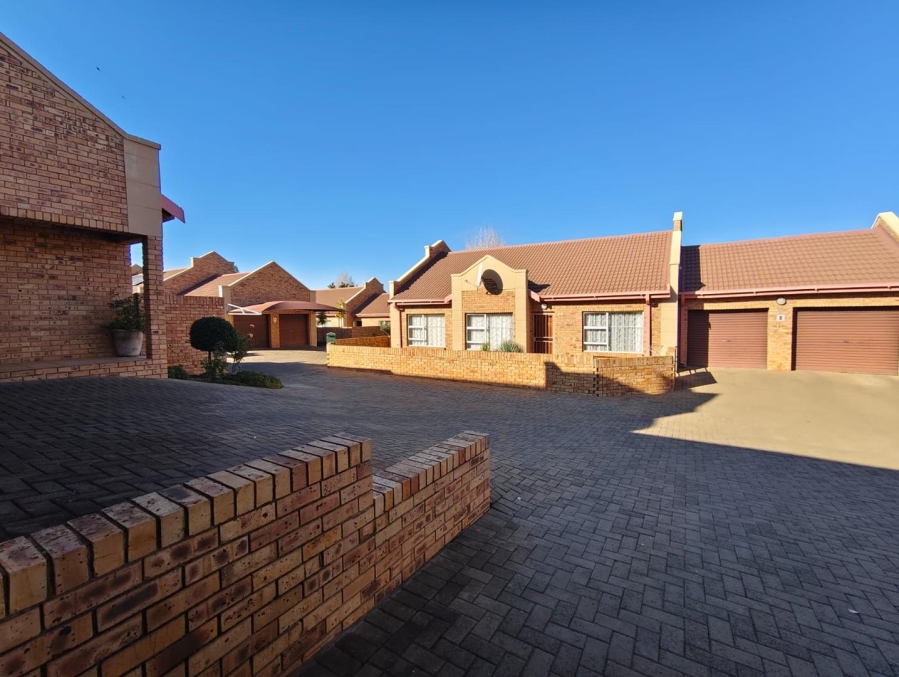 3 Bedroom Property for Sale in Langenhovenpark Free State